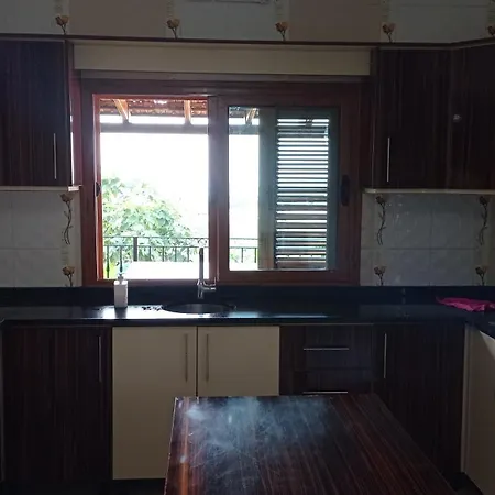 Apartman Kaplica Koeyuende Tam Muestakil *